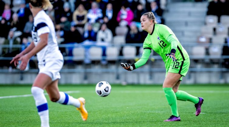 Katriina Talaslahti, Goalkeeper at FC Fleury 91, France. National player of Finland